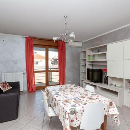 Comfy Cozy Apartment Close To Metro Turin Exteriör bild