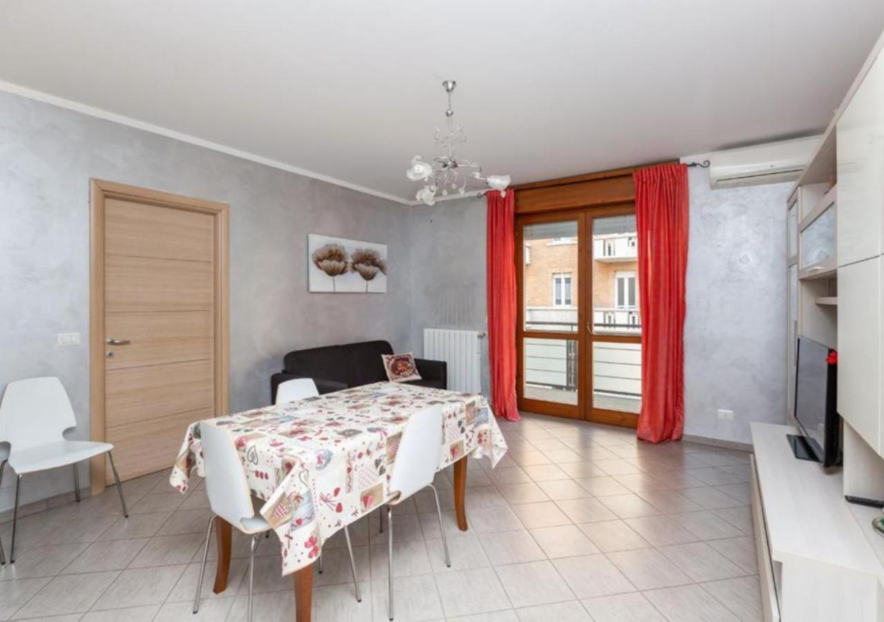 Comfy Cozy Apartment Close To Metro Turin Exteriör bild
